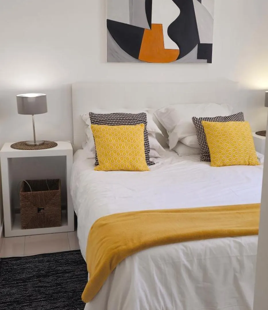 Casa Dos Sinos Beach Apartment 1 With Roof Terrace Albufeira 0*,  Portugal
